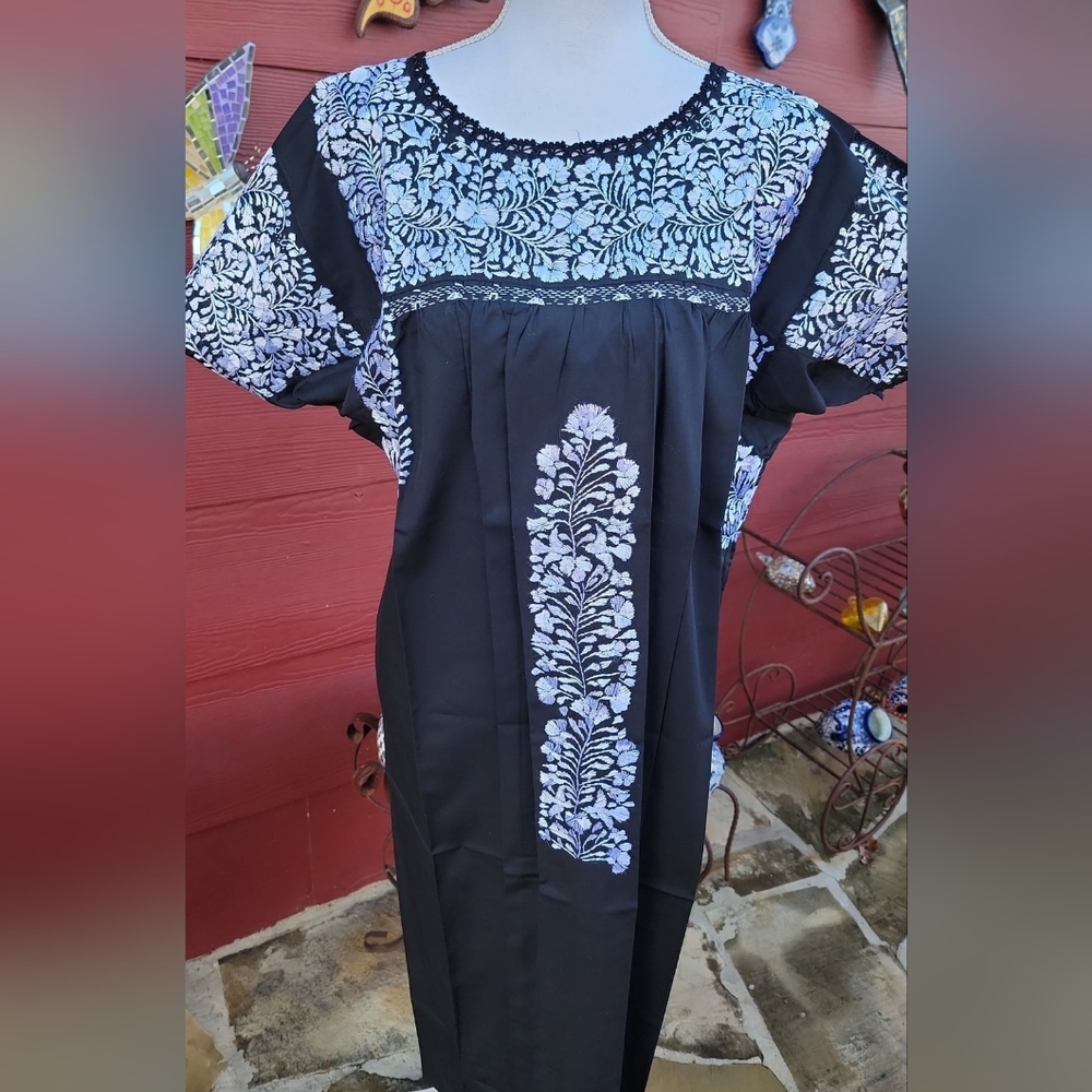 NEW Beautiful Oaxaca Mexico  hand made  embroidery dress size M-L